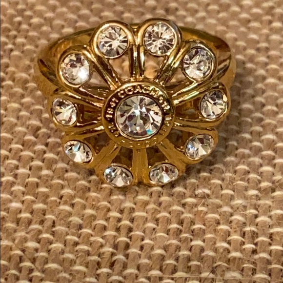 Coach size 8 gold ring - Picture 1 of 4